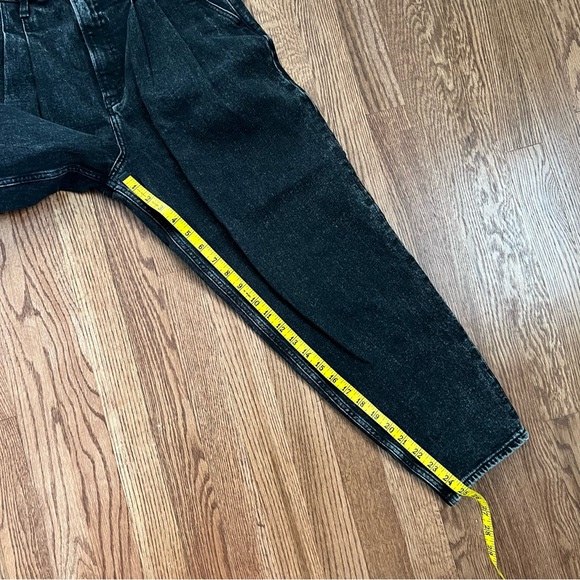 Abercrombie & Fitch Curve Love 80’s Ultra High Rise Mom Jean - Picture 10 of 10